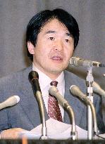 Takenaka talks to the press
